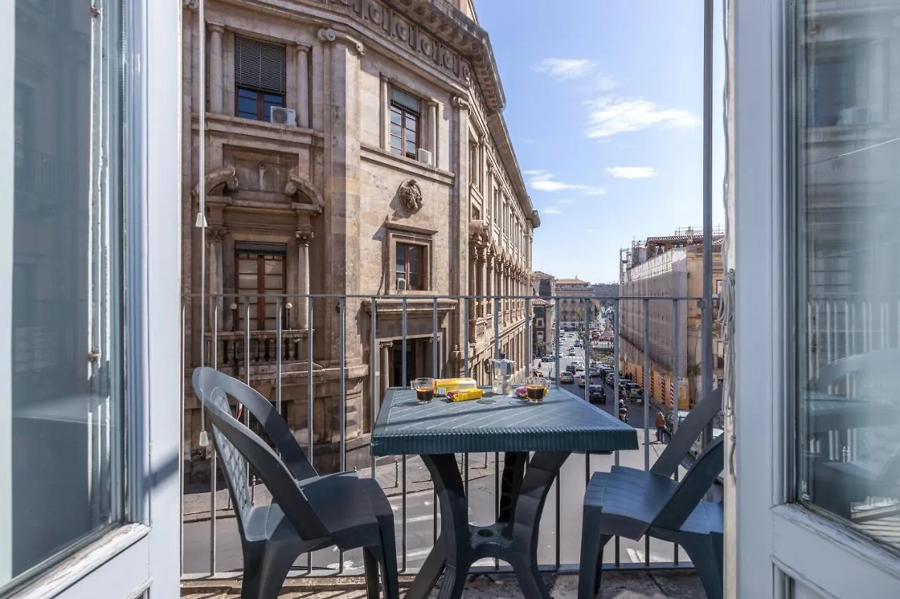 Appartement La Casa Di Carta In Piazza Stesicoro à Catane Italie